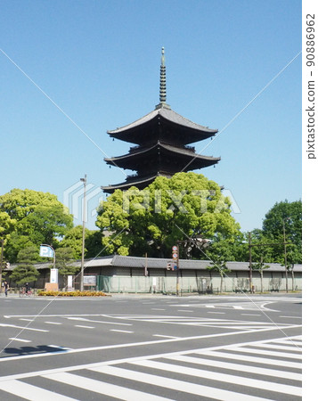 京都觀光景點“東寺”五層寶塔 90886962
