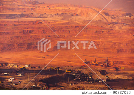 Mining and transporting coal Mining and transporting coal 90887053