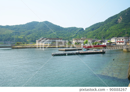 北木島，笠岡群島最大的島嶼，初夏的大浦港風光，岡山縣笠岡市 90888267