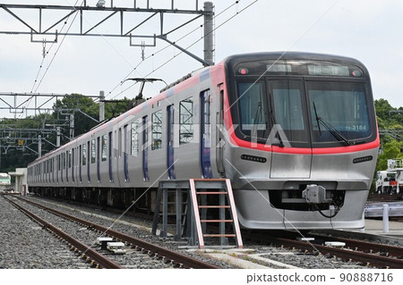 停在車站的筑波特快 TX-3000 系列 90888716