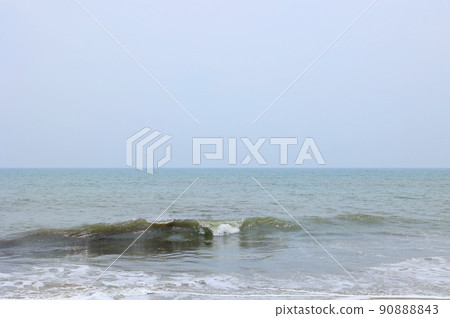 Mid-June, lightly cloudy sea, Hitachi City, Ibaraki Prefecture 90888843