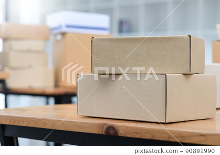 Selling products online, packing, shipping parcels, online marketing. Selling products online, packing, shipping parcels, online marketing. 90891990
