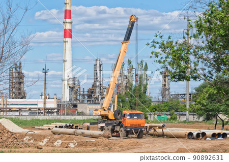 Welding on large diameter pipeline with use of crane Welding on large diameter pipeline with use of crane 90892631