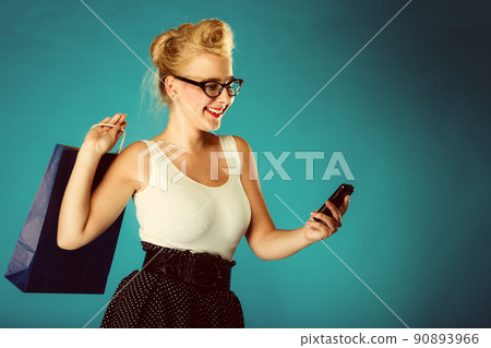 Pin up woman with shopping bag and phone. 90893966