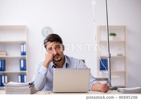 Young male employee suffering at workplace 90895206