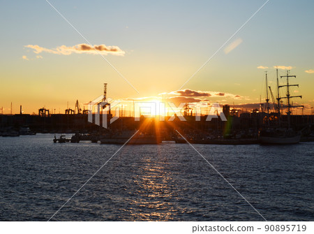 Silhouette of yachts and boats on sunset in the in La Marina de Valencia. Silhouette of yachts and boats on sunset in the in La Marina de Valencia. 90895719