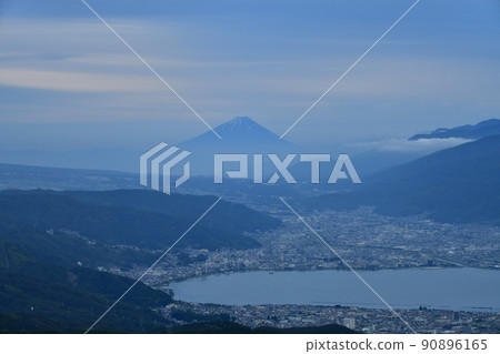 Mt. Fuji and Lake Suwa from the hill overlooking the Takabotchi plateau 90896165