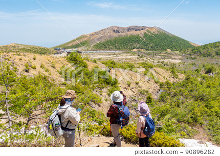 Azuma Kofuji climber female spring seen from Mt. Issaikyo 90896282
