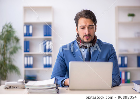 Young male employee suffering at workplace 90898054
