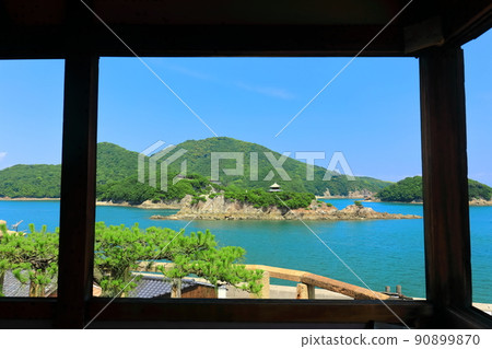 [廣島縣]天氣晴朗時從福善寺太郎樓看到的弁天島（鞆之浦） 90899870