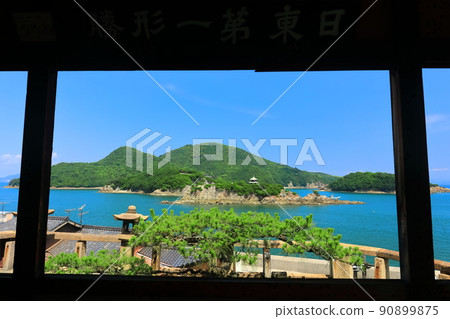 [廣島縣]天氣晴朗時從福善寺太郎樓看到的弁天島（鞆之浦） 90899875