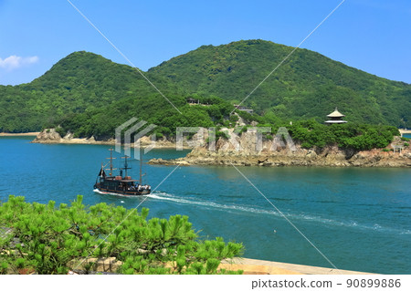 [廣島縣]天氣晴朗時從福善寺太郎樓看到的弁天島（鞆之浦） 90899886