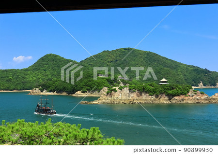 [廣島縣]天氣晴朗時從福善寺太郎樓看到的弁天島（鞆之浦） 90899930