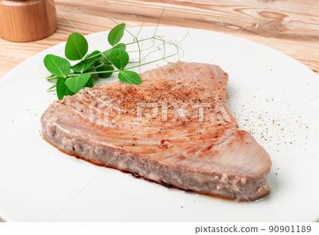Raw Tuna Steak 90901189