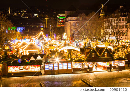 Christmas market in Schlossplatz, Stuttgart, Germany 90901410