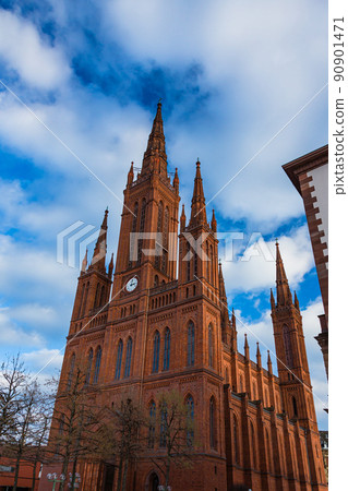 德國威斯巴登 Schlossplatz 的 Markt 教堂 德國威斯巴登 Schlossplatz 的 Markt 教堂 90901471