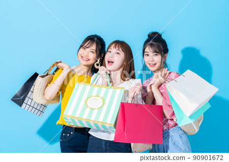 A young woman shopping 90901672