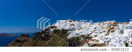 White cityscape of Imerovigli and Skalos Rock on the cliffs of Santorini, Greece 90901813