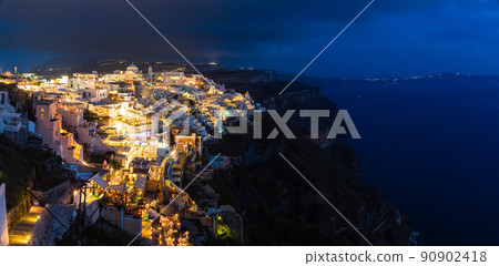 Night view of the illuminated city of Fira on the cliffs of Santorini, Greece 90902418