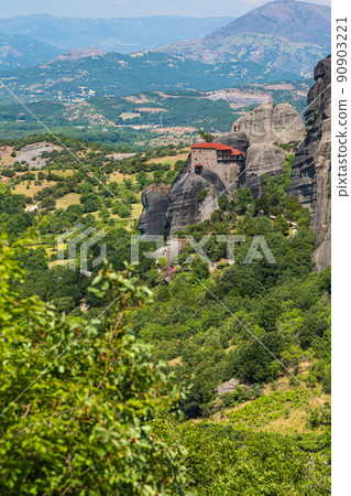希臘邁泰奧拉懸崖上一座落基山上的聖尼古拉斯阿納帕胡薩斯聖修道院 希臘邁泰奧拉懸崖上一座落基山上的聖尼古拉斯阿納帕胡薩斯聖修道院 90903221