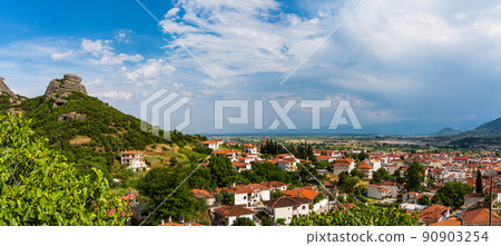 希臘 Karambaka Meteora 岩石和城市景觀 90903254