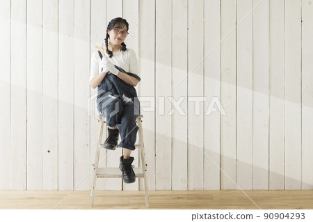 穿工作服的婦女 穿工作服的婦女 90904293
