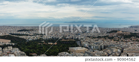 從希臘雅典的 Lycabettus 山頂看到的衛城、帕台農神廟和城市景觀 90904562
