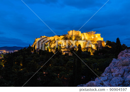 Acropolis and Parthenon illuminated at night seen from the Areopagus hill in Athens, Greece 90904597