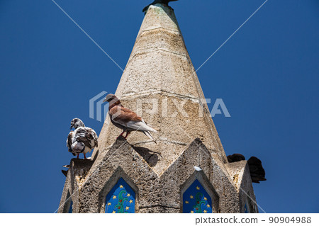 A pigeon perching on the fountain of Hippocrates Square in Rhodes, Rhodes, Greece 90904988