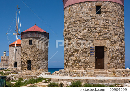 希臘羅得島曼德拉基港建造的風車 希臘羅得島曼德拉基港建造的風車 90904999