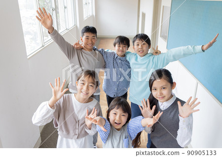 Elementary school student, classmate 90905133