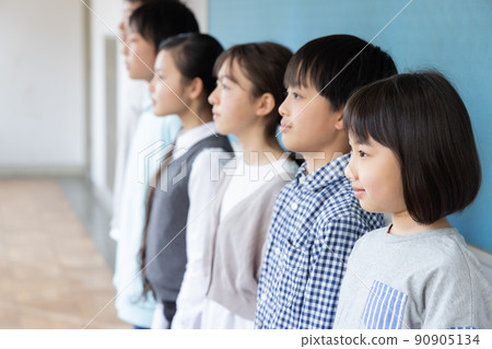 Elementary school student, classmate 90905134