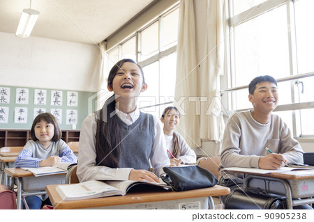 Elementary school students taking classes 90905238