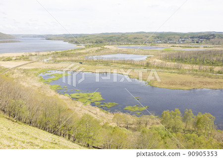 從北海道釧路沼澤的薩倫天文台看薩倫托和托羅湖 90905353