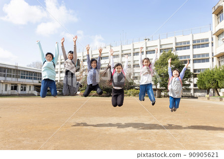 Elementary school student to jump Elementary school student to jump 90905621