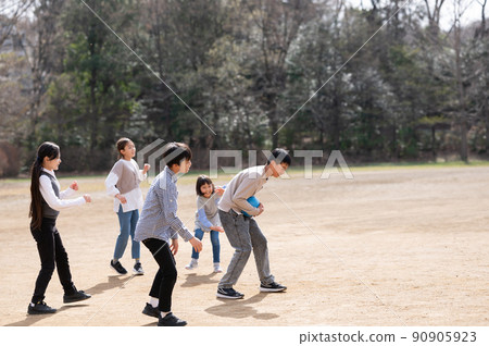 Elementary school students playing dodgeball Elementary school students playing dodgeball 90905923