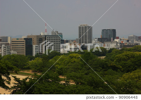 Cityscape surrounded by greenery and buildings seen from the castle tower of Fukuoka Castle Ruins: Fukuoka City, Fukuoka Prefecture, Japan 90906448