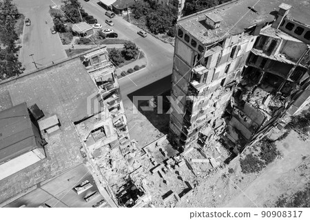 War in Ukraine - destroyed building in Borodyanka, black and white photo War in Ukraine - destroyed building in Borodyanka, black and white photo 90908317