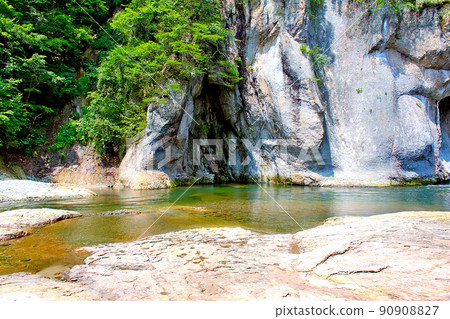 [Gunma] Summer Fukiwari Valley Rock walls and beautiful river surface around Prajna Rock 90908827