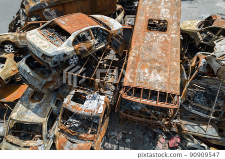 War in Ukraine: a dump of shot and burned cars in Irpin, Bucha district 90909547