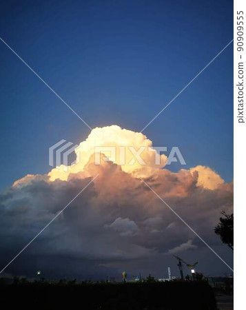 日落雲彩,夏天天空,太陽,自然,日落,晚上,罕見 日落雲彩,夏天天空,太陽,自然,日落,晚上,罕見 90909555