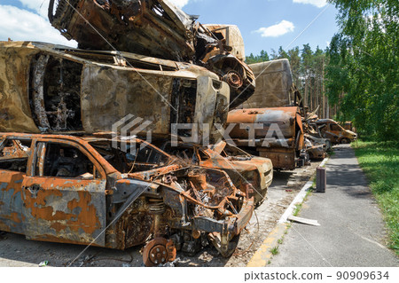 War in Ukraine: a dump of shot and burned cars in Irpin, Bucha district War in Ukraine: a dump of shot and burned cars in Irpin, Bucha district 90909634