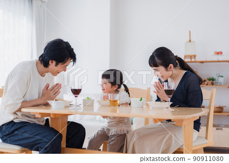 A family that says "I'll have it" together 90911080