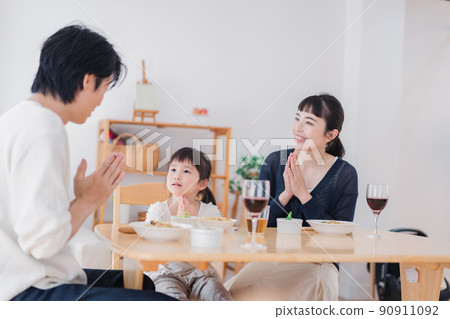 一家人一起說“我會擁有” 90911092