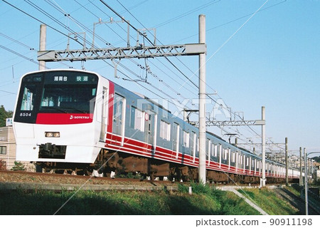 相鐵本線往湘南台方向行駛的相模鐵道8000系列 相鐵本線往湘南台方向行駛的相模鐵道8000系列 90911198