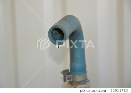 Plumbing homemade water tap in the summer kitchen Plumbing homemade water tap in the summer kitchen 90911783