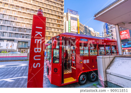 3年來首次無行動限制的日本GW東京城市景觀。看著池袋站前的酷巴士=5月4日 3年來首次無行動限制的日本GW東京城市景觀。看著池袋站前的酷巴士=5月4日 90911851