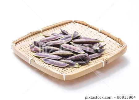 Tutankhamen's peas, peas, freshly harvested vegetables, healthy vegetables 90913904