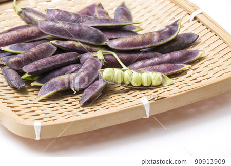Tutankhamen's peas, peas, freshly harvested vegetables, healthy vegetables 90913909