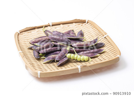 Tutankhamen's peas, peas, freshly harvested vegetables, healthy vegetables 90913910